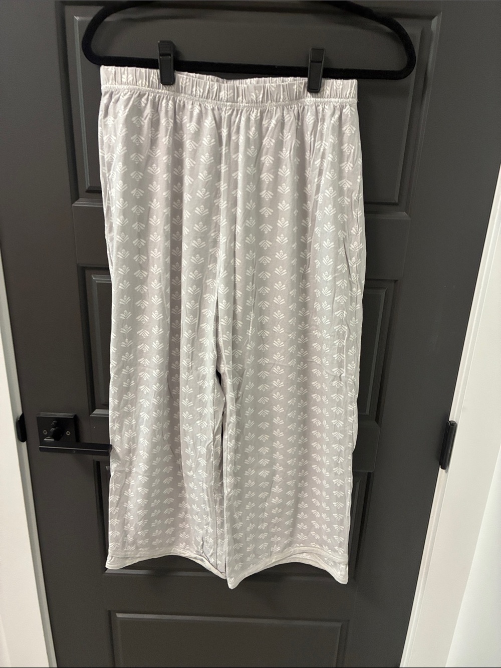Garnet Hill Asian Wrap Light Gray and White Printed Short Pajama Set - Picture 4 of 4